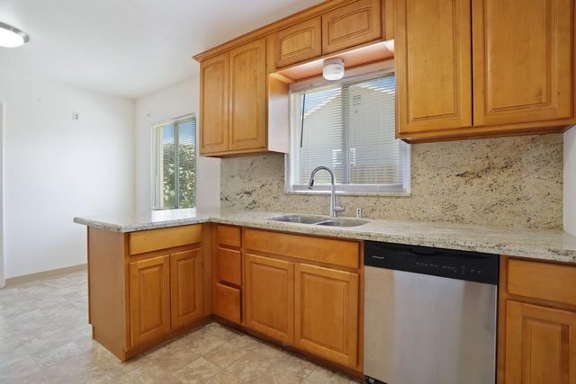 520 Tamarack Dr, Lodi, CA 95240