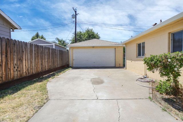 520 Tamarack Dr, Lodi, CA 95240