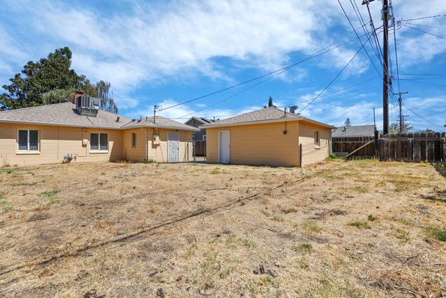 520 Tamarack Dr, Lodi, CA 95240