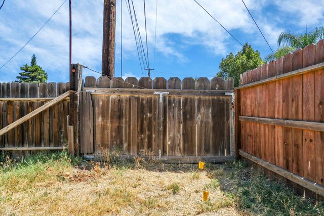 520 Tamarack Dr, Lodi, CA 95240