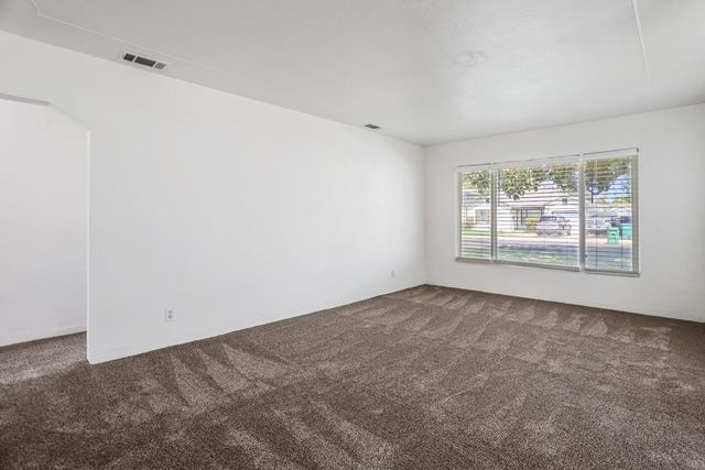520 Tamarack Dr, Lodi, CA 95240