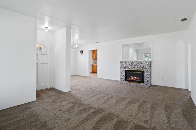 520 Tamarack Dr, Lodi, CA 95240