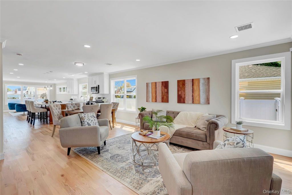 710 Franklin Avenue, Massapequa, NY 11758