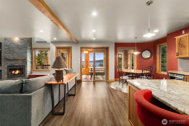 12511 Cole Point Drive, Anderson Island, WA 98303