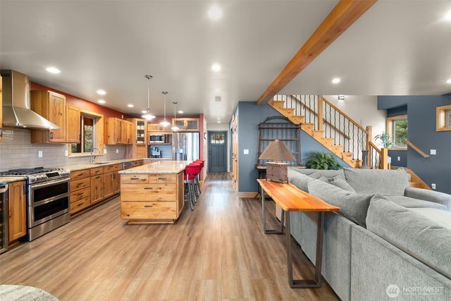 12511 Cole Point Drive, Anderson Island, WA 98303