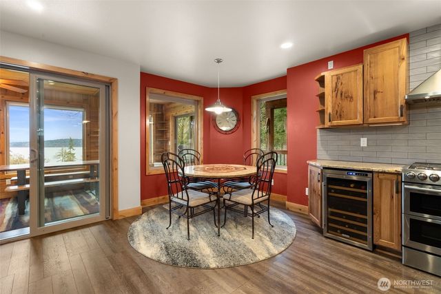 12511 Cole Point Drive, Anderson Island, WA 98303