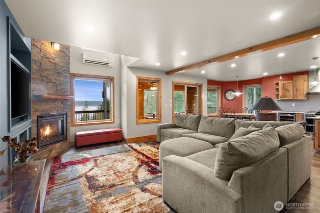 12511 Cole Point Drive, Anderson Island, WA 98303