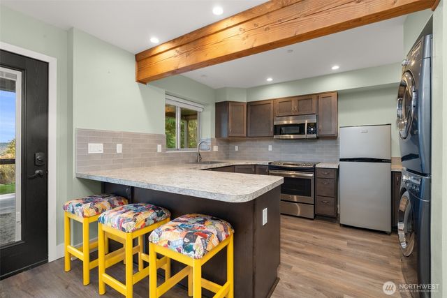 12511 Cole Point Drive, Anderson Island, WA 98303