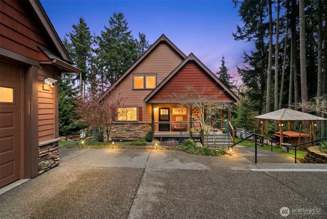 12511 Cole Point Drive, Anderson Island, WA 98303