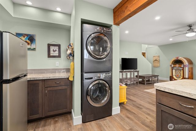 12511 Cole Point Drive, Anderson Island, WA 98303