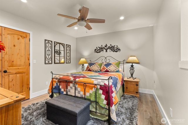 12511 Cole Point Drive, Anderson Island, WA 98303