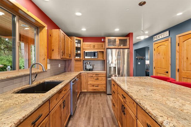 12511 Cole Point Drive, Anderson Island, WA 98303