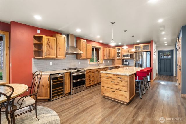 12511 Cole Point Drive, Anderson Island, WA 98303