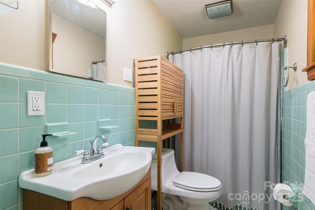 40 Governors View Road, Asheville, NC 28805