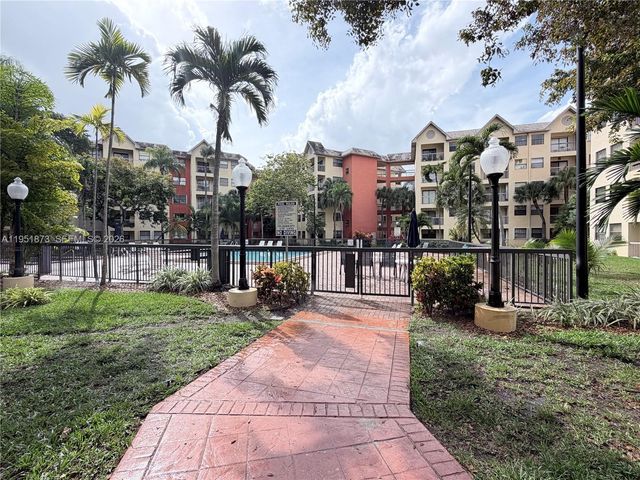 8160 NW Geneva Ct 202, Doral, FL 33166