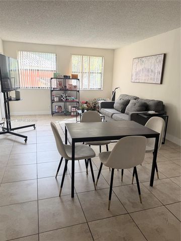 8160 NW Geneva Ct 202, Doral, FL 33166