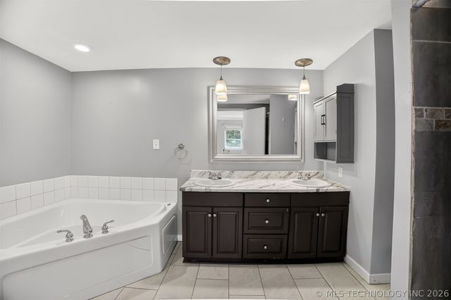 17702 E 108th Street N, Owasso, OK 74055