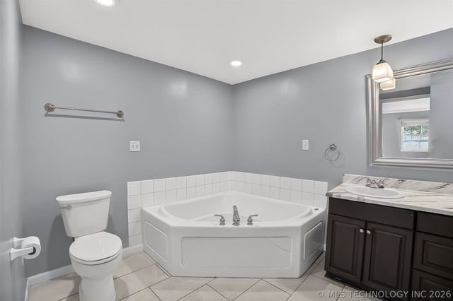 17702 E 108th Street N, Owasso, OK 74055