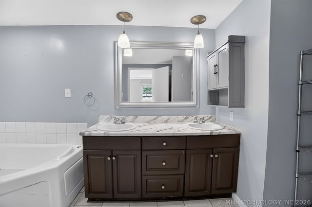 17702 E 108th Street N, Owasso, OK 74055