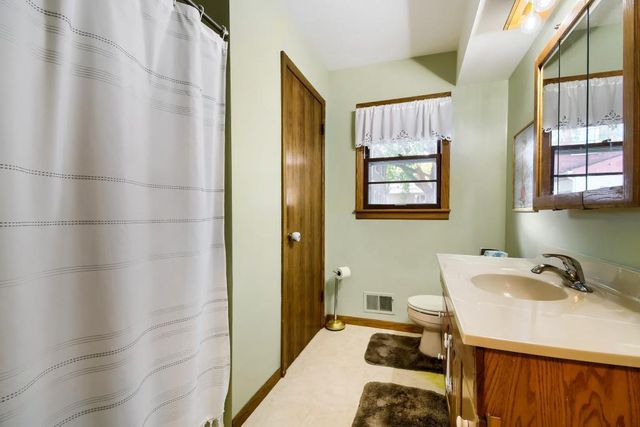 512 9th Avenue S, South Saint Paul, MN 55075