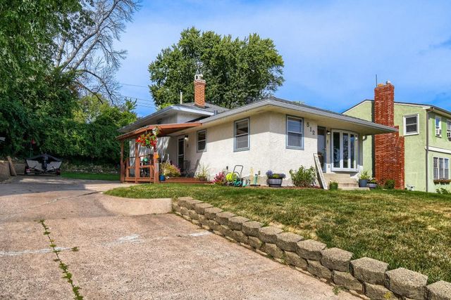 512 9th Avenue S, South Saint Paul, MN 55075
