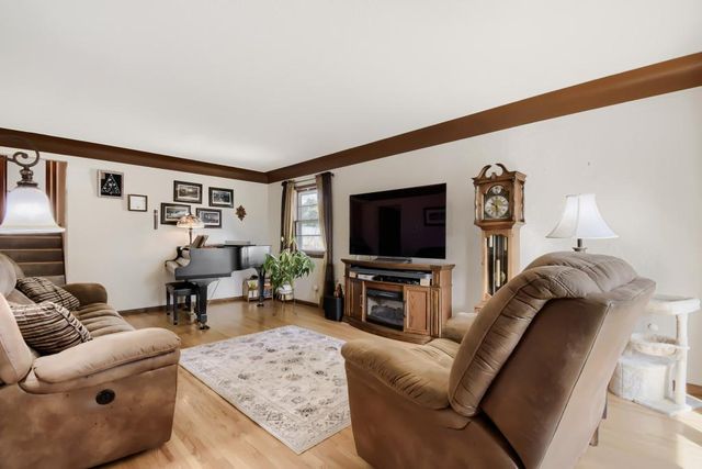 512 9th Avenue S, South Saint Paul, MN 55075