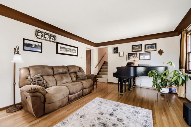 512 9th Avenue S, South Saint Paul, MN 55075