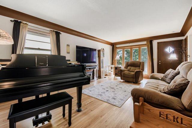 512 9th Avenue S, South Saint Paul, MN 55075