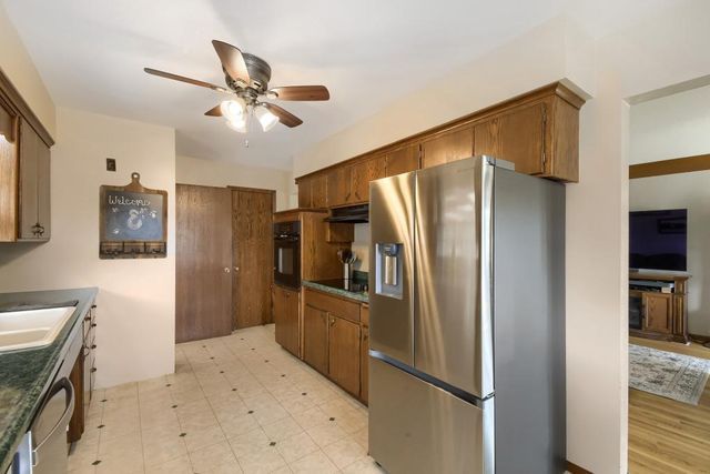 512 9th Avenue S, South Saint Paul, MN 55075