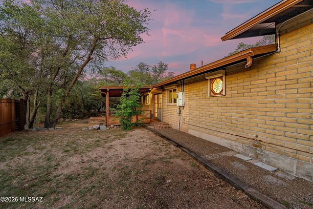 820 W Linda Vista Road, Oracle, AZ 85623