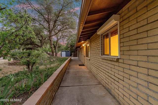 820 W Linda Vista Road, Oracle, AZ 85623