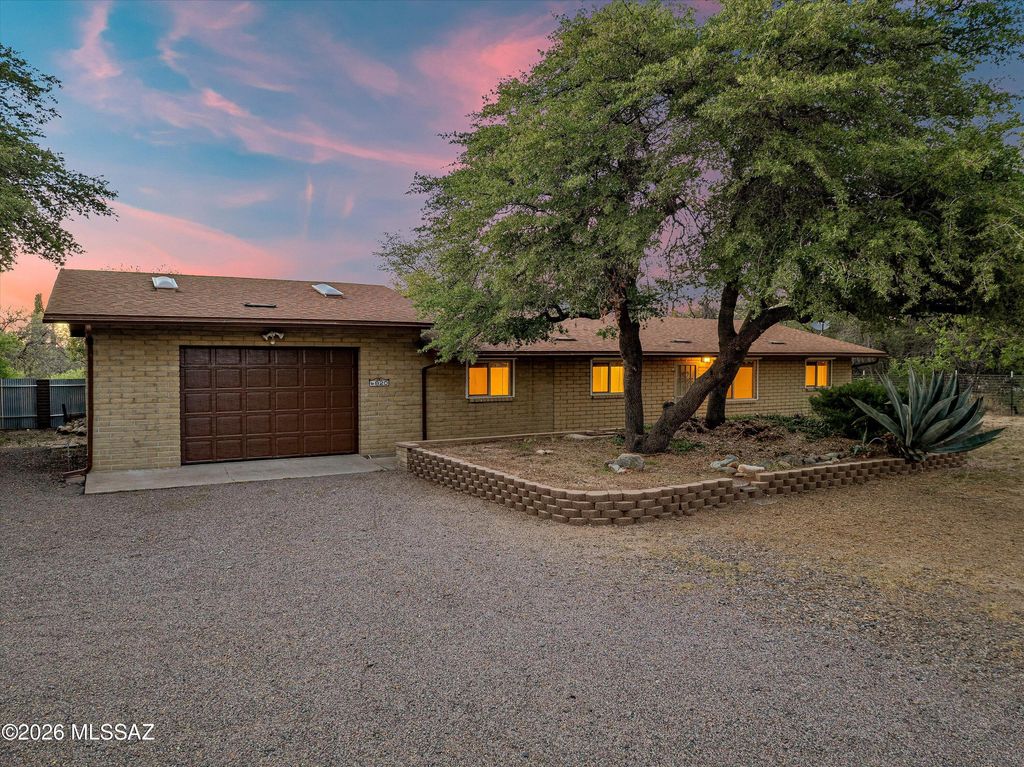 820 W Linda Vista Road, Oracle, AZ 85623