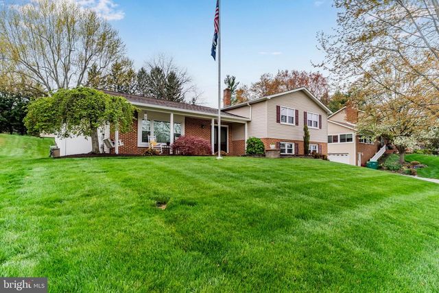 313 INDIAN CREEK DR, Mechanicsburg, PA 17050