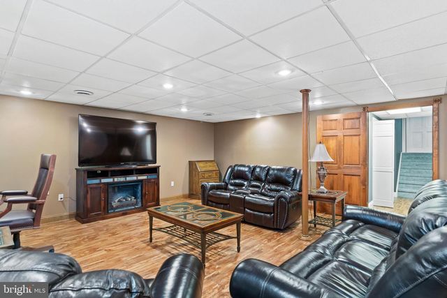 313 INDIAN CREEK DR, Mechanicsburg, PA 17050