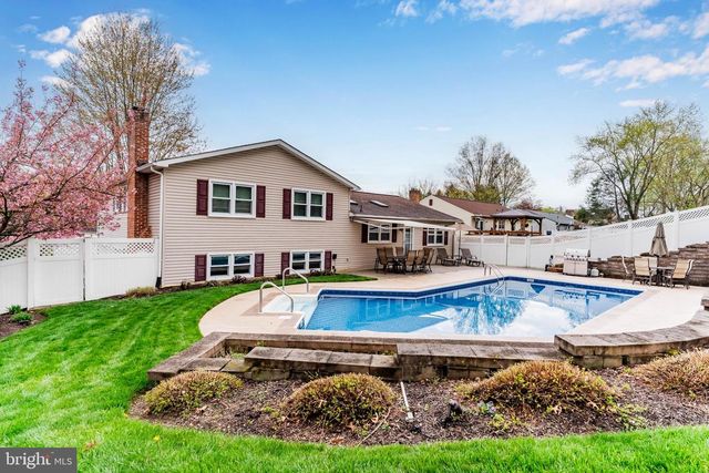 313 INDIAN CREEK DR, Mechanicsburg, PA 17050