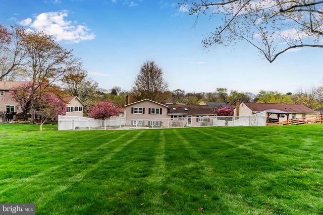 313 INDIAN CREEK DR, Mechanicsburg, PA 17050