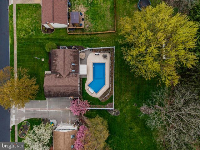 313 INDIAN CREEK DR, Mechanicsburg, PA 17050