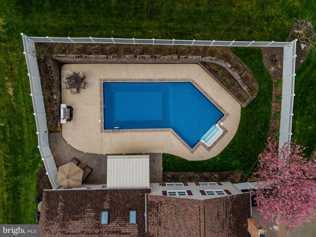 313 INDIAN CREEK DR, Mechanicsburg, PA 17050