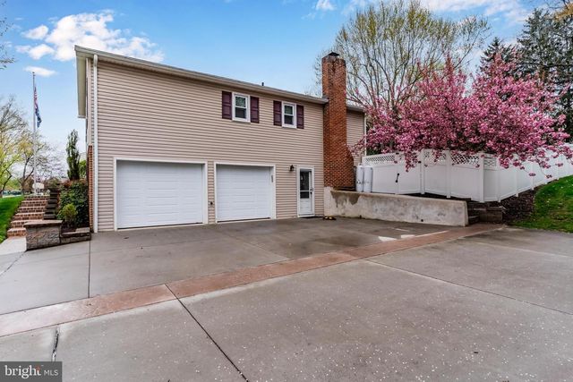 313 INDIAN CREEK DR, Mechanicsburg, PA 17050