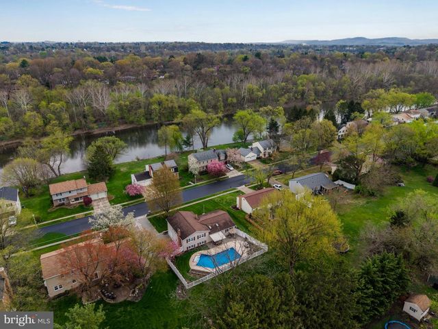 313 INDIAN CREEK DR, Mechanicsburg, PA 17050