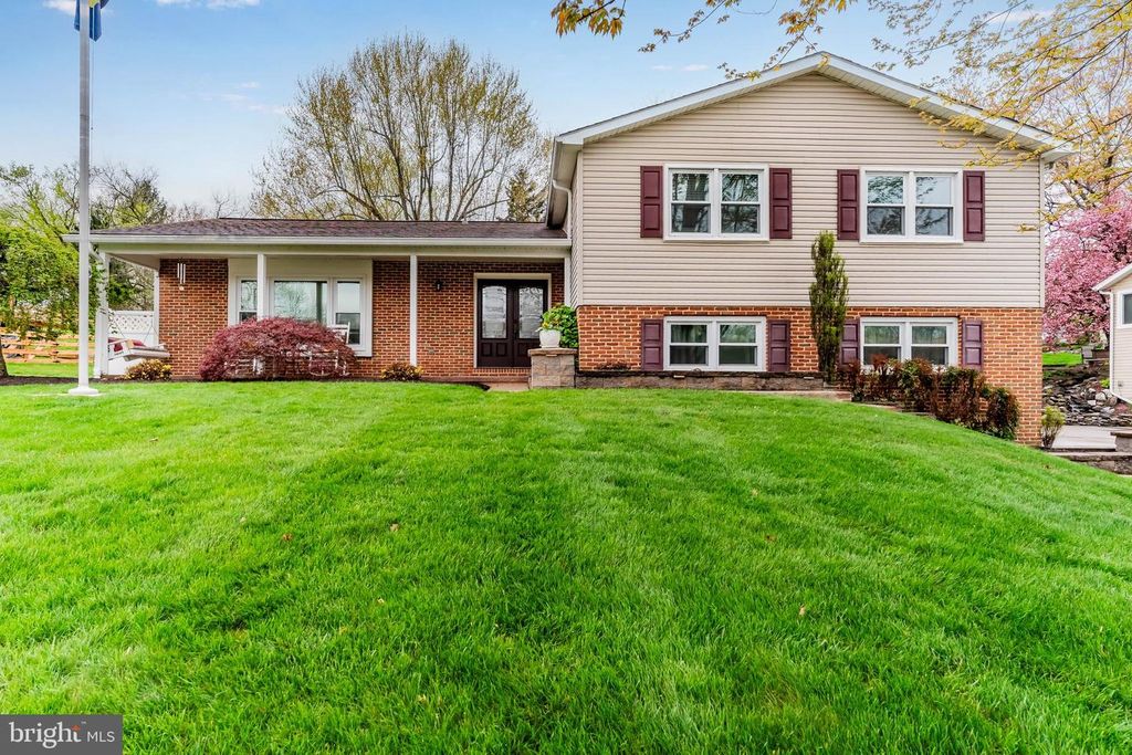 313 INDIAN CREEK DR, Mechanicsburg, PA 17050
