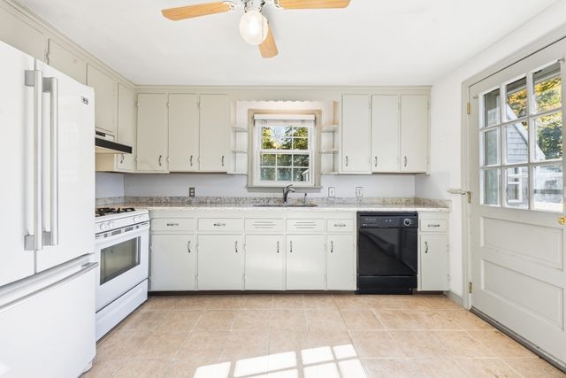 19 Alden St, Mansfield, MA 02048
