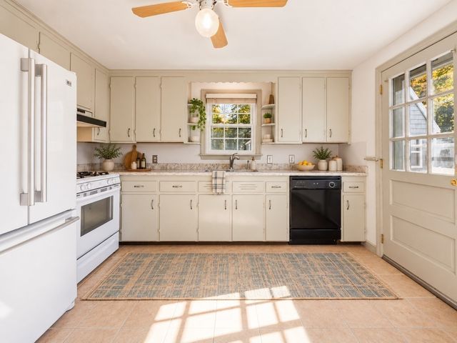 19 Alden St, Mansfield, MA 02048