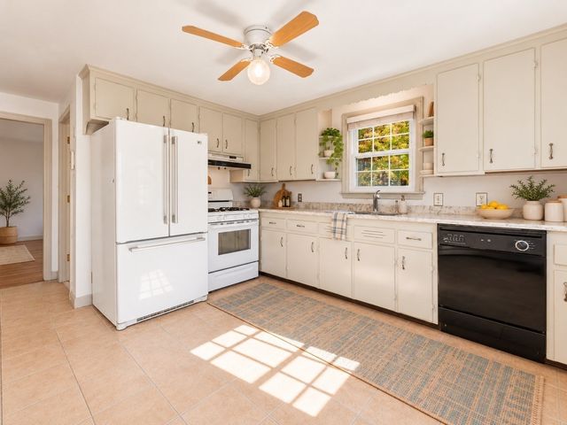 19 Alden St, Mansfield, MA 02048