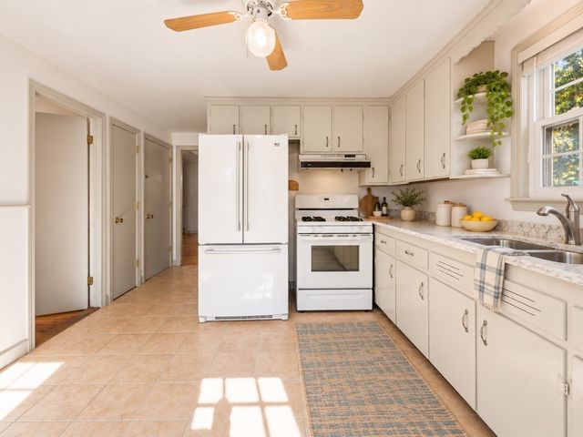 19 Alden St, Mansfield, MA 02048