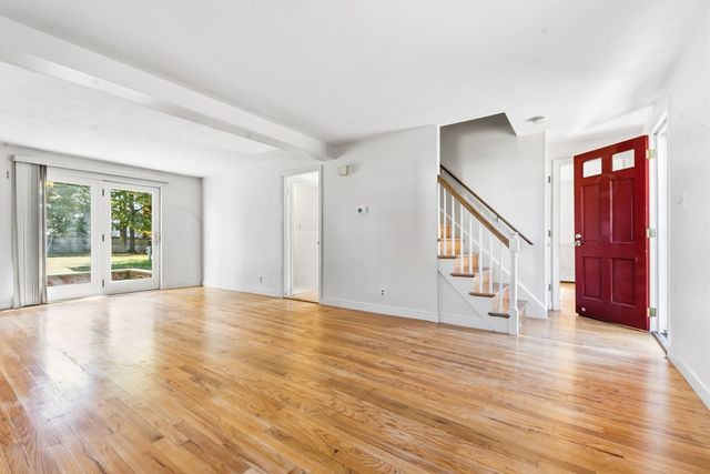 19 Alden St, Mansfield, MA 02048