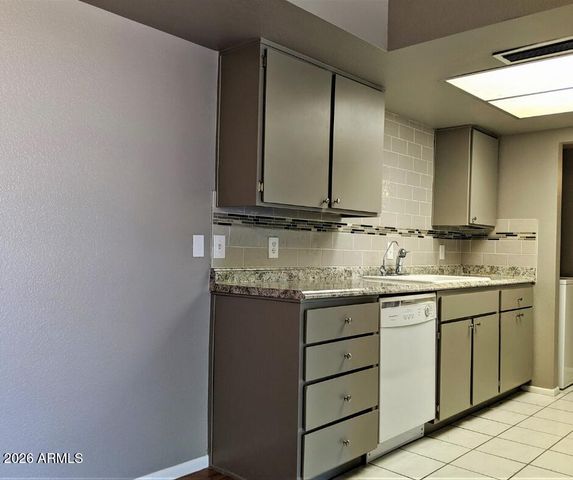 4608 W MARYLAND Avenue 203, Glendale, AZ 85301