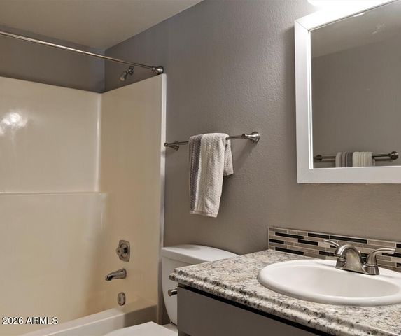 4608 W MARYLAND Avenue 203, Glendale, AZ 85301
