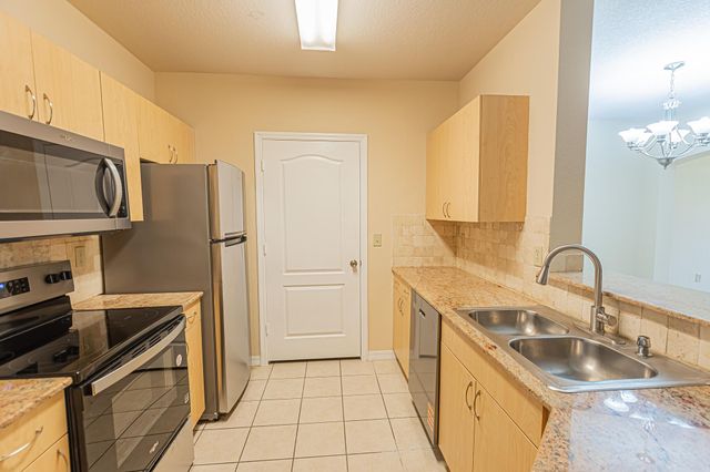 166 SW Peacock Boulevard 34-205, Port St Lucie, FL 34986