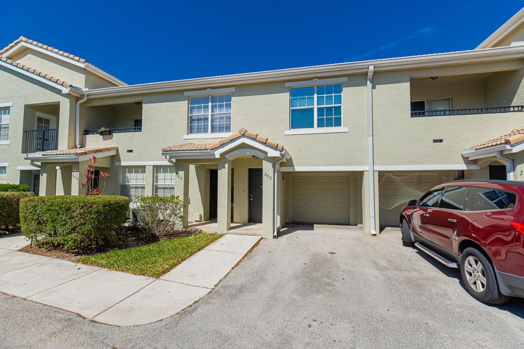 166 SW Peacock Boulevard 34-205, Port St Lucie, FL 34986